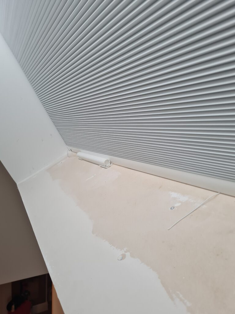 Luxaflex Dimout Duette Blinds showing the Lithium-Ion battery pack